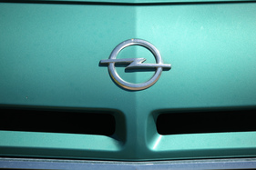 Opel Manta 2.0 S (1980) - der Blitz im Opel-Zeichen