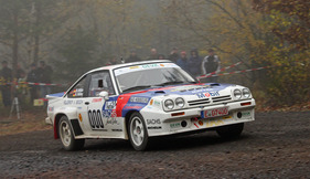 Opel Manta 400 - Vorfeldfahrzeug an der ADAC Rallye Köln-Ahrweiler 2012 mit  Rolf Möller (Startnummer 000)