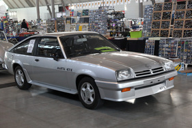 Opel Manta GT/E (1983) - wunderschön erhaltener Manta B, heute teurer als als Neuwagen - an der Retro Classics Stuttgart 2013