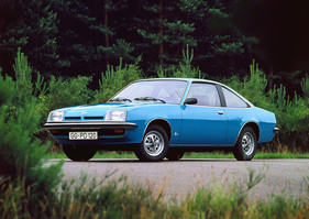 Opel Manta Luxus (1975) – Blau-Grün-Kontraste