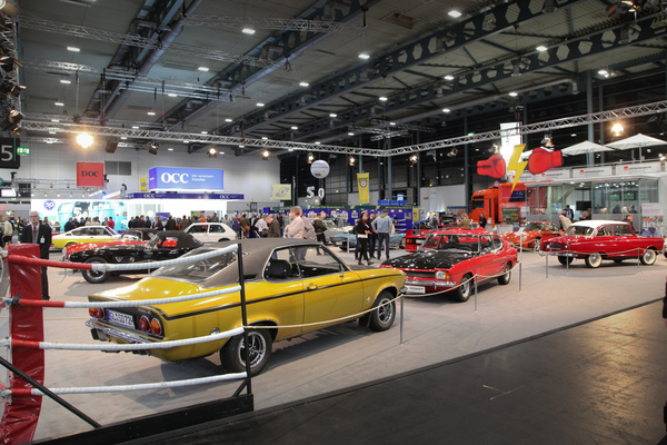 Bild: Opel Manta SR 1900 S (1972) - als damaliger Gegner des ersten Ford Capri - Sonderschau "Rivalen" an der Bremen Classic Motorshow 2020