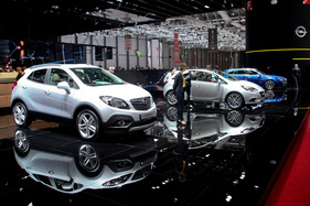 Opel Mokka - eleganter Stand der Rüsselsheimer - auf dem Genfer Automobilsalon 2015