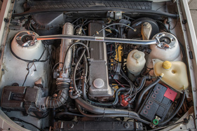 Opel Monza GSE (1983) - der längs eingebaut Reihensechszylnder, die Domstrebe kam später dazu