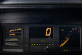 Opel Monza GSE (1983) - die Geschwindigkeit wird mit Zffern angezeigt, die Drehzahl durch ein Band