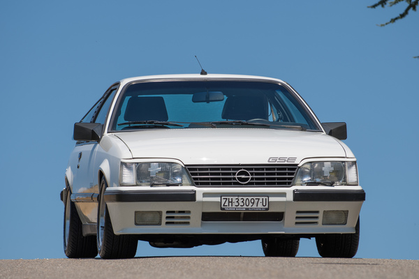 Opel Monza GSE (1983) - die Unterschiede zum Limousinen-Modell Senator waren bis zur A-Säule minim