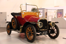 Opel Motorwagen 6/12 PS (1909) - mit "Torpedo"-Linie, 710 kg schwer, 12 PS stark - das reichte für 60 km/h (Techno Classica 2013)