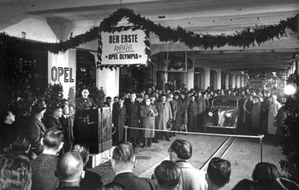 Bild: Opel Olympia (1947) – Am 28. Dezember 1947 rollt der erste Nachkriegs-Opel vom Band in Rüsselsheim