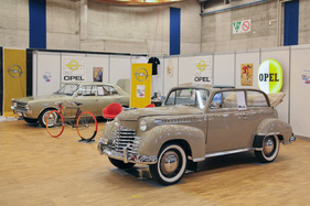 Opel Olympia (1951) - modernisierte Variante des Vorkriegsmodells - auf dem Alt-Opel-Club-Stand - OTM Fribourg 2017 (1951)