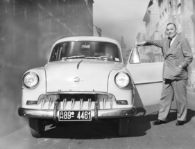 Opel Olympia Rekord (1953) - Internationale Automobilausstellung (IAA) in Frankfurt 1953 - Vorderansicht mit Edward E. Zdunek
