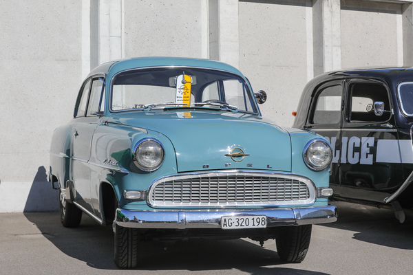 Opel Olympia Rekord (1956) - in Blau-Weiss - Older Classics am 11. Mai 2025