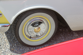Opel Olympia Rekord Caravan (1959) - Blick auf den Raddeckel - Albisgütli Classic Cars & Bikes August 2022