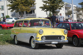 Opel Olympia Rekord Caravan (1959) - in Saharagelb - Albisgütli Classic Cars & Bikes August 2022