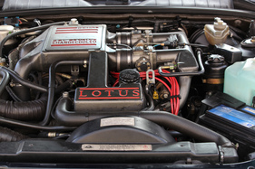 Opel Omega Lotus - mit dem von Lotus auf über 250 PS gebrachten Sechszylinder - am 2. TCS Youngtimer und Classictreffen in Pratteln im Jahr 2016