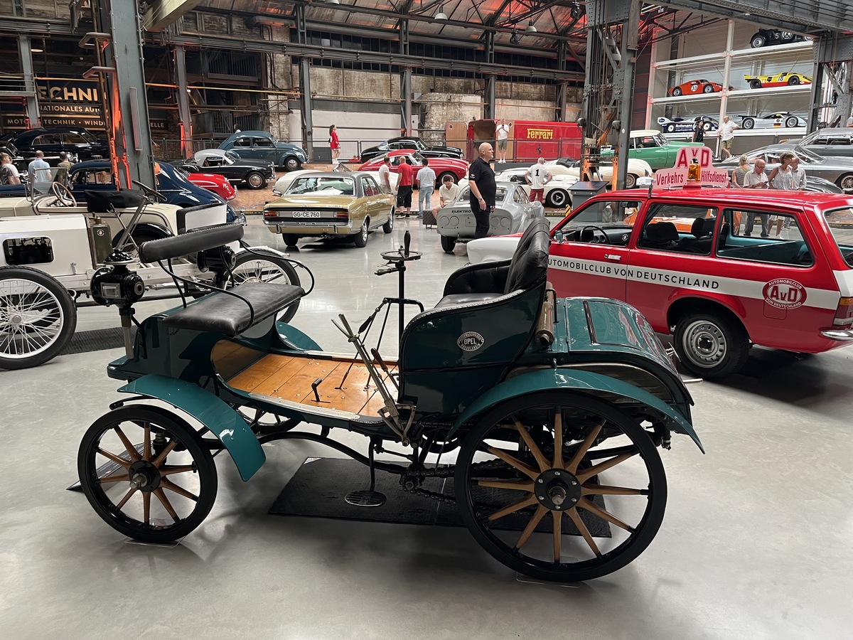 Opel Patentmotorwagen "System Lutzmann" (1899) – Sonderausstellung "125 Jahre Opel-Automobile" im "Nationalen Automuseum – The Loh Collection"