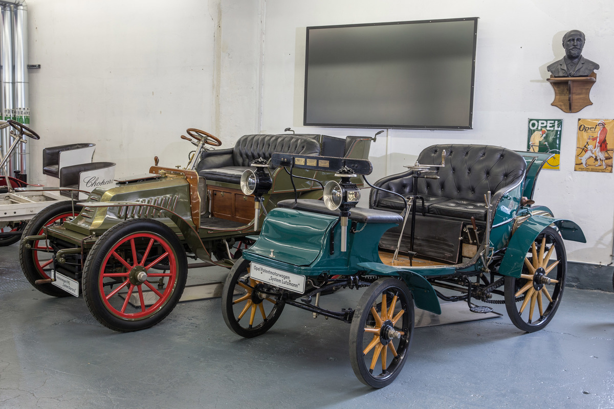 Opel Patentmtorwagen System Lutzmann (1899) - Vollgummireifen und Holzspeichenräder waren bei den frühen Exemplaren gegeben