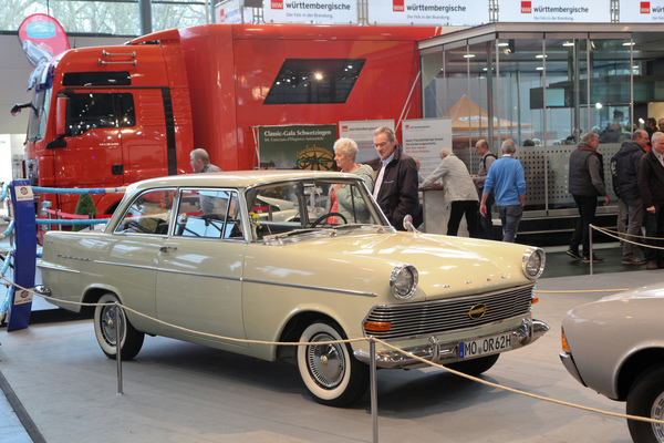 Opel Rekord 1500 (1962) - modisch überzuckerte US-Stilistik - Sonderschau "Rivalen" an der Bremen Classic Motorshow 2020