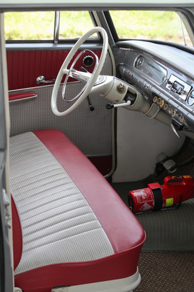 Opel Rekord 1700 (1962) - die breite Sitzbank schafft gute Platzverhältnisse