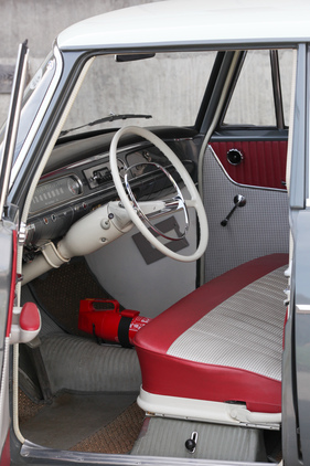 Opel Rekord 1700 (1962) - helles zweifarbiges Interieur