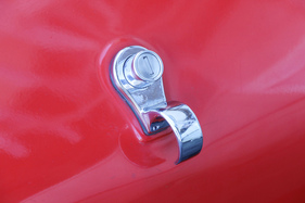 Opel Rekord 1900 Caravan (1977) – Druckknopf und Zughacken auf der Hecktür