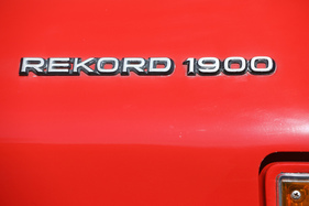 Opel Rekord 1900 Caravan (1977) – Schriftzug auf der Hecktür