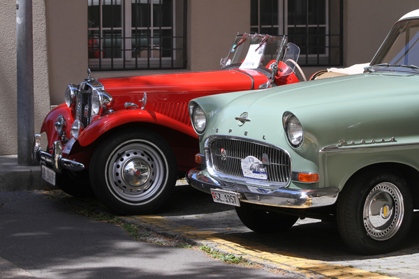 Opel Rekord (1957) - als Limousine neben einem MG TD Roadster - Oldtimer in Obwalden (O-iO) 2019