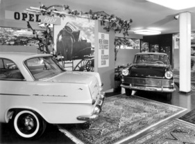 Opel Rekord (1961) - in einer Ausstellung - der neue Rekord - zeitbewusst und klassisch schön