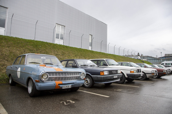 Opel Rekord (1964) – in Gulf-Lackierung neben deutlich jüngeren Klassikern – Swiss RetroMecanika 2023