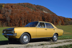 Opel Rekord C 1900 (1971) - offered at the auction of the Oldtimer Gallery on April 23, 2016 in Toffen