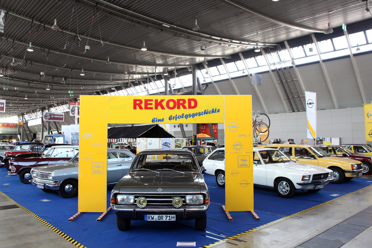 Opel Rekord C (1971) - "Opel Rekord - eine Erfolgsgeschichte" - hübsch präsentiertes Modell beim Opel Club Schwarzwald-Baar - Retro Classics Stuttgart 2014
