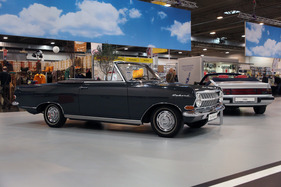 Bild Opel Rekord Cabriolet (1964) - von der Firma Karl Deutsch aus Köln-Braunsfeld eingekleidet, ca. 20 bis 30 solcher Cabriolets zu Umbaukosten von ca. 5'000 DM wurden gebaut (Techno Classica 2013)