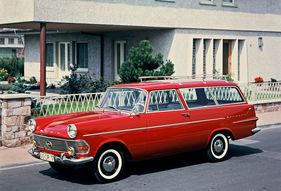Opel Rekord Caravan (1960) - Kombi in der Farbe "Korallenrot"