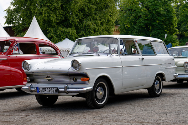 Opel Rekord Caravan (1962) – Kombis waren noch nicht in den Familien angekommen. Für das Handwerk reichten zwei Türen völlig – Oldtimer Open Air 2024