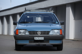 Opel Rekord E2 Caravan (1986) - als Mittelklassewagen noch knapp über 1,7 Meter breit waren