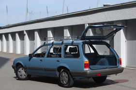 Opel Rekord E2 Caravan (1986) - fasst 810 Liter