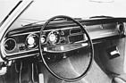 Bild: Opel Rekord L (1967) – Armaturenbrett jetzt mit Rund- statt Bandtacho