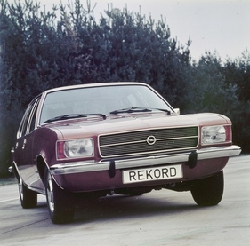 Opel Rekord L (1972) – mit deutlich geglätteten Linien
