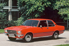 Opel Rekord L 2100 D (1973) – erkennbar an der Haube mit "Kraftbuckel"