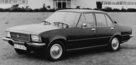 Opel Rekord L Berlina (1975) – gehobene Ausstattung mit Flankenschutzleiste