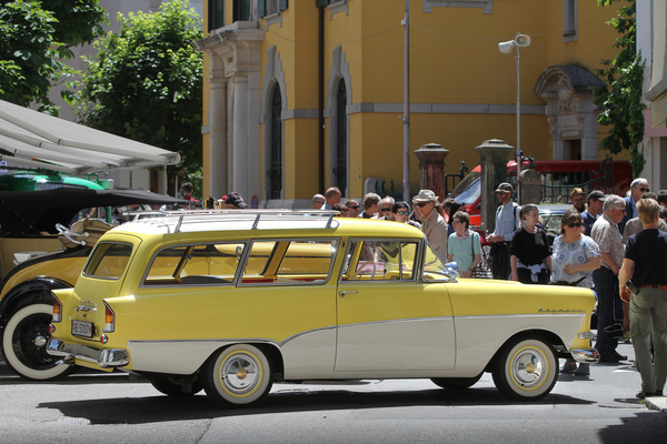 Bild Opel Rekord Olympia (1959) - auch in den Fünfzigerjahren waren Kombis bereits elegant - Oldtimer in Obwalden (O-iO) 2019
