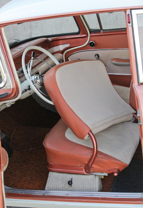 Opel Rekord P1 "Ascona" (1959) - assymmetrisch vorklappende Rücklehnen