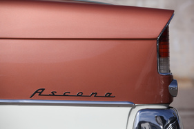 Opel Rekord P1 "Ascona" (1959) - der "Ascona"-Schriftzug für das Sondermodell aus der Schweiz