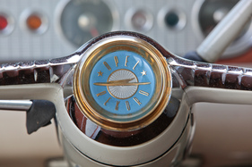 Opel Rekord P1 "Ascona" (1959) - noch war das Zeichen näher am Luftschiff als am Blitz