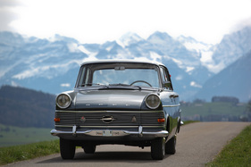 Opel Rekord P2 1700 (1962) - breiter Kühlergrill, prominent stehende Scheinwerfer