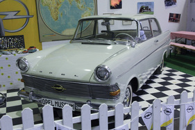 Opel Rekord P2 (1961) - 1,5 Liter Hubraum, 50 PS, 128 km/h, nur 2950 km auf dem Tacho - Techno Classica 2015