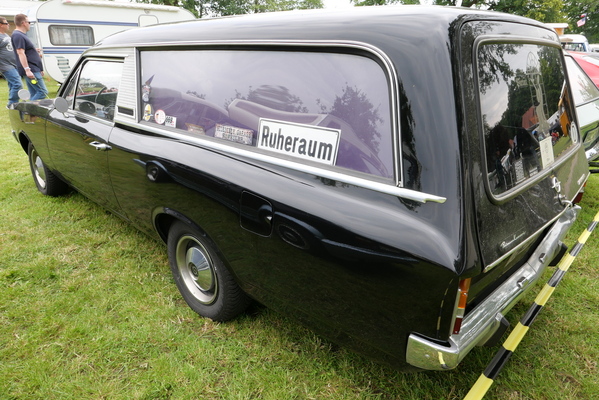 Opel Rekord Pollmann-Bestattungswagen (1970) – auch eine Art zur Ruhe zu kommen – Bockhorner Oldtimermarkt 2024