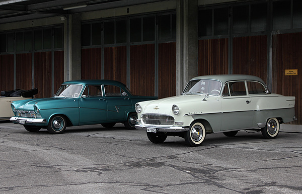 Image: Opel Rekord at the 2011 meeting for friends of nostalgic cars in Neuheim - Rekord and Taunus, the eternal rivals