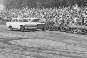Opel Rekord gegen Fiat am Stock Car Rennen in Bonn anfangs 70er Jahre