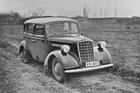 Opel Sechszylinder (1934) - dank Opel Synchron-Federung auch für schlechteste Wege (RM 3600 für Limousine)