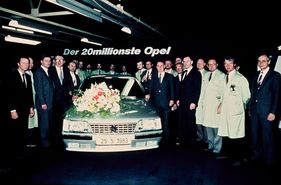 Opel Senator (1983) - am 25. Mai 1983 läuft der zwanzigmillionste Opel vom Band