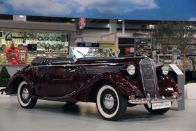 Opel Super 6 "Gläser" Cabriolet (1937) - Spezialkarosserie der Manufaktur Gläser mit voll versenkbarem Verdeck und harmonischer Linienführung (Techno Classica 2013)